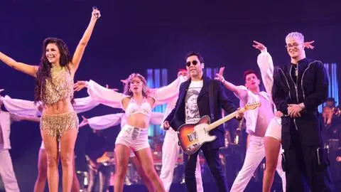 ¡Momento épico!: Claudio Narea, Emilia Dides y Kidd Voodoo abrieron la cuarta noche del Festival con éxito de Los Prisioneros
