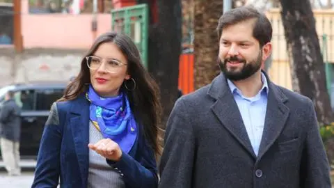 Gabriel Boric revela el sexo de su bebé en descuidado comentario a Camila Vallejo