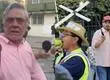 Team Patriota sabotea conmemoración de muerte de ex presidente Piñera: Pancho Malo y Pablo Longueira se enfrentan a gritos en la calle