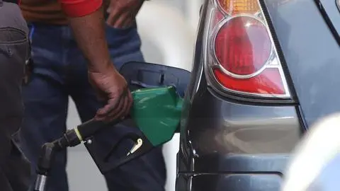 Cambios en los precios de los combustibles: Bencinas bajan y diésel sube
