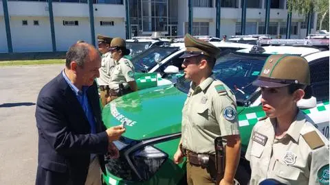 Llevan un mes estacionados: Nuevos vehículos policiales no pueden salir por no pago del Gore Biobío