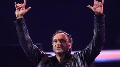 ¿Lo bajaron por las pifias?: Rodrigo Sepúlveda no fue animador de la competencia folklórica de Viña pese a haber sido anunciado