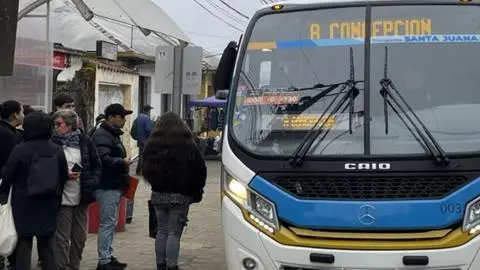 Tras reclamos de la comunidad: Alcalde y vecinos de Santa Juana se reunieron con empresa de transportes para pedir aumento de buses