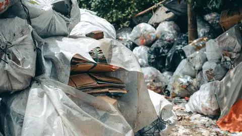 Tras colapso en vertederos: Once comunas de La Araucanía trasladarán su basura al Biobío