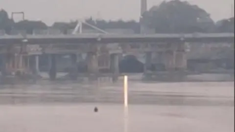 Persona cayó al río Biobío y se desplazó por el agua desde el Puente Llacolén al Ferroviario