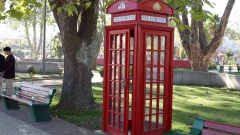 Indignación en Penco: vandalizan icónica caseta telefónica en Plaza Los Conquistadores