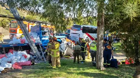 Siete vehículos involucrados y seis personas heridas deja accidente de tránsito en Las Condes