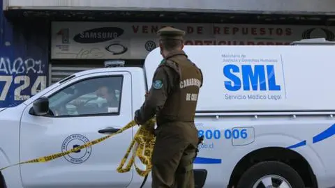Hombre fallece tragicamente electrocutado en poste de luz en Macul