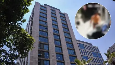 Hombre semidesnudo siembra el terror amenazando con una katana a vecinos de Santiago Centro
