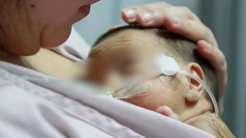 Reportaje devela la dramática realidad de bebés abandonados en Hospitales: al menos 400 en los últimos 7 años