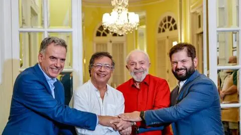 Gabriel Boric participa del cambio de mando presidencial en Uruguay y sostiene reuniones diplomáticas