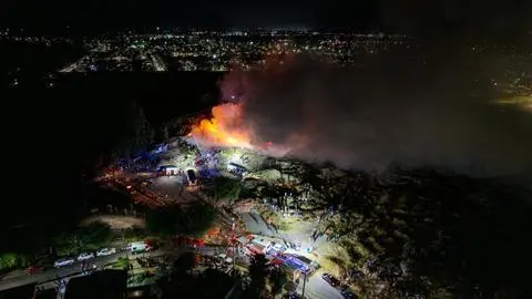 Incendio arrasa con al menos 15 viviendas en campamento de Buin: Vecinos acusan intencionalidad