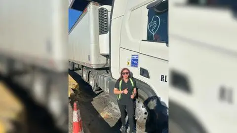 De las aulas a los camiones: Una profesora del Biobío que encontró su pasión en el transporte de carga