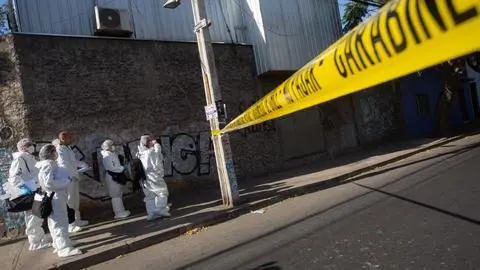 Violenta riña terminó con una persona en situación de calle fallecida en el centro de Santiago