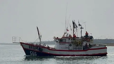 Lancha naufragó en la Región del Biobío: Desesperada búsqueda de siete tripulantes