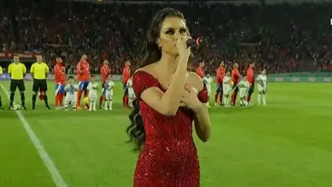 Usuarios califican presentación de Emilia Dides como el “Super Bowl versión Temu”: Estas fueron las particulares reacciones