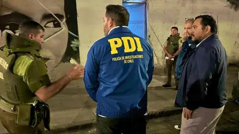 Hombre muere en su domicilio tras balacera en plaza de Arica: Percutaron más de 10 disparos