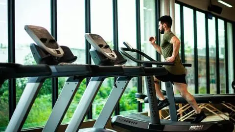 Conocida cadena de gimnasios lanza inédita promoción: Solo pagarán los días que no entrenen