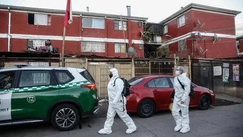 Fueron hallados con múltiples heridas de bala: Encuentran a dos hombres muertos al interior de departamento en Cerrillos