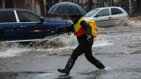 Emiten alarma meteorológica por lluvia fuerte en corto período de tiempo en zonas del sur de Chile