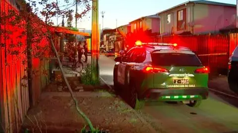 Habría sido atacado por sujetos con distintas armas: Encuentran a un hombre acribillado al interior de su casa en San Bernardo
