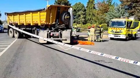Vehículo menor colisionó con un camión: Joven de 17 años fallece en grave accidente vehicular en ruta de Yerbas Buenas