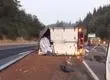 Camión terminó volcado: Una persona fallecida deja grave accidente de tránsito registrado en la Autopista del Itata