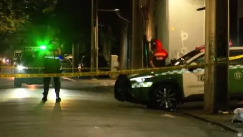 Se sospechó emergencia química por cianuro: Hombre es encontrado sin vida en plena vía pública de Santiago