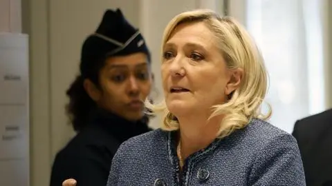 Condenan a Marine Le Pen a cuatro años de cárcel y cinco de inhabilitación por desviar fondos del Parlamento Europeo
