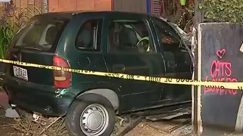 Conductor iba ebrio y con menor de edad: Vehículo chocó contra vivienda en Santiago