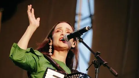 “Es alguien muy importante en mi vida”: Julieta Venegas le dedicó emotiva canción a Álvaro Henríquez y a su familia penquista