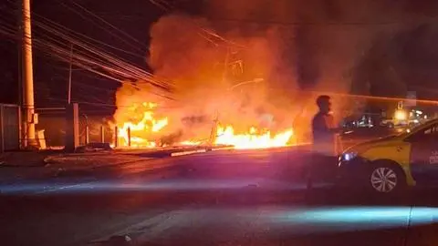 Cuatro muertos deja como saldo accidente de tránsito: Vehículo choca contra poste de alumbrado público en Linares