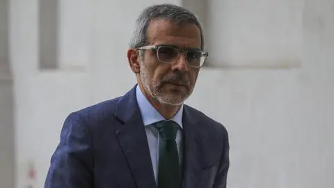 Ministro Cordero se reúne con la familia de guardia que falleció durante ataque en Victoria: También visitó a trabajador que resultó herido