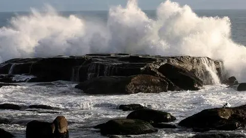Armada de Chile emite alerta por marejadas: Fuertes oleajes afectarán el Golfo de Arauco y otras zonas costeras