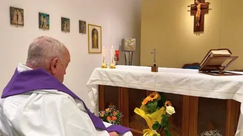 Primera imagen del Papa Francisco desde su hospitalización: Pontífice concelebró eucaristía esta mañana