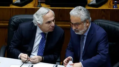 Revelan chats entre Hermosilla y Chadwick que evidencian “movidas de hilos” a favor de seis abogados