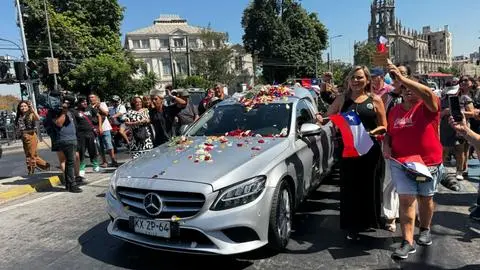 “Hoy el público se debió a él”: Centenar de personas despide al Negro Piñera en la Pérgola de las Flores