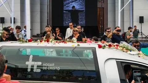 “Grande Papurri”: Emotivo recibimiento de Miguel ‘Negro’ Piñera en cementerio capitalino