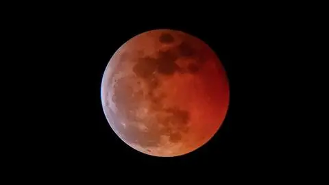 Las postales que dejó la “Luna de Sangre”: Físico de la UdeC explica fenómeno
