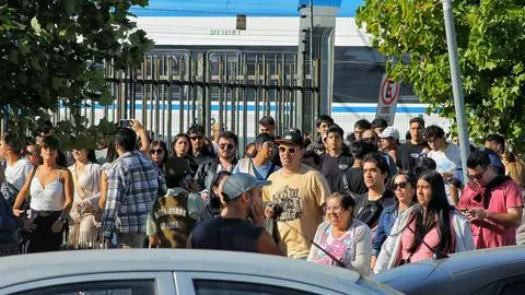 Chocó tres vehículos y se estrelló contra barrera del REC: Detienen a hombre que conducía ebrio por la costanera en Concepción