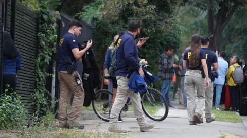 Tecnólogos médicos y su hija de 2 años: Los antecedentes del femicidio, parricidio y posterior suicidio que conmociona a la capital