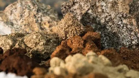 Qué son las tierras raras, por qué todos las quieren y el papel de Penco en la carrera por este recurso