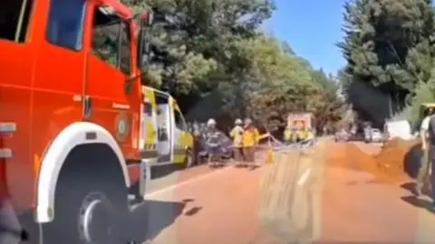 Joven es hallado sin vida en auto volcado en Punta de Parra: Amplio operativo policial