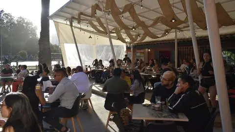 “Jueves de música en el parque” se toma el café de la historia