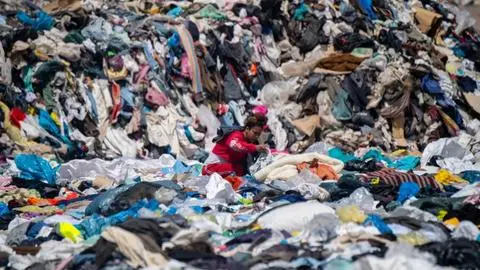 Chile se posiciona entre los diez mayores importadores de ropa usada a nivel mundial