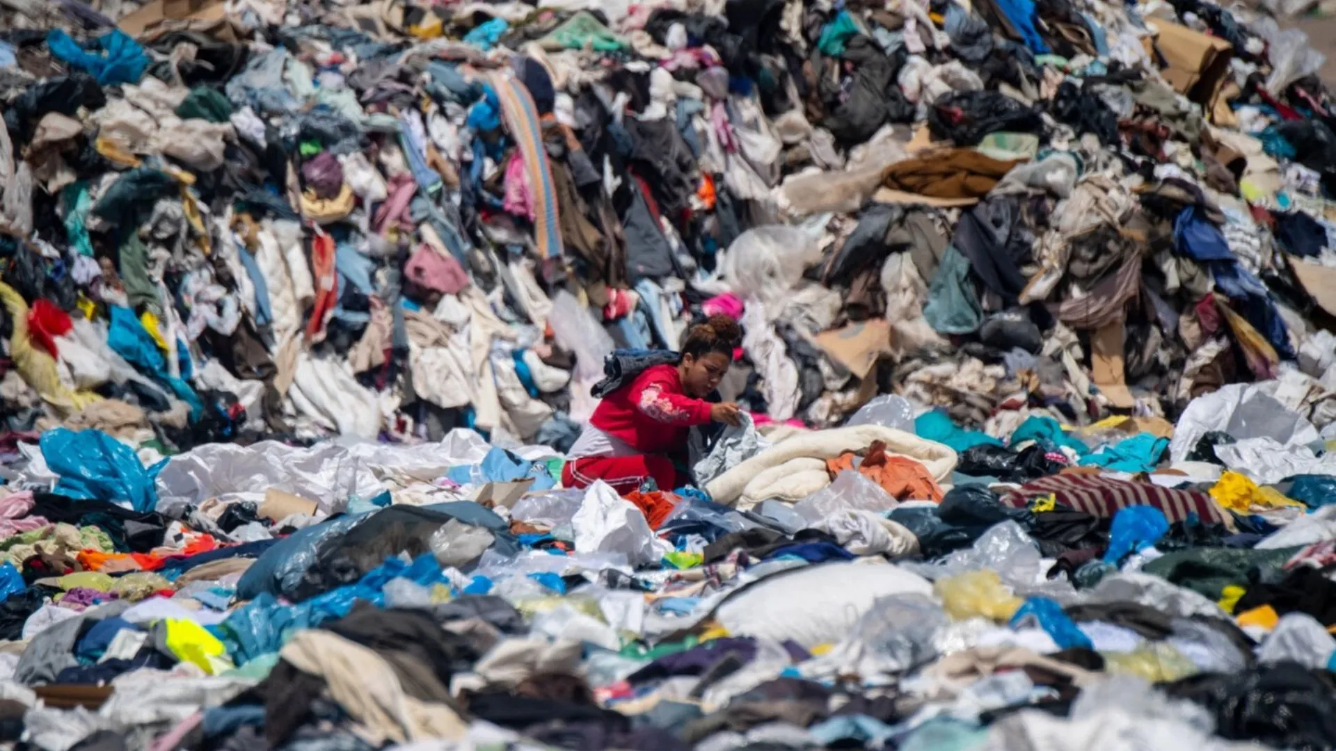 Chile se posiciona entre los diez mayores importadores de ropa usada a nivel mundial