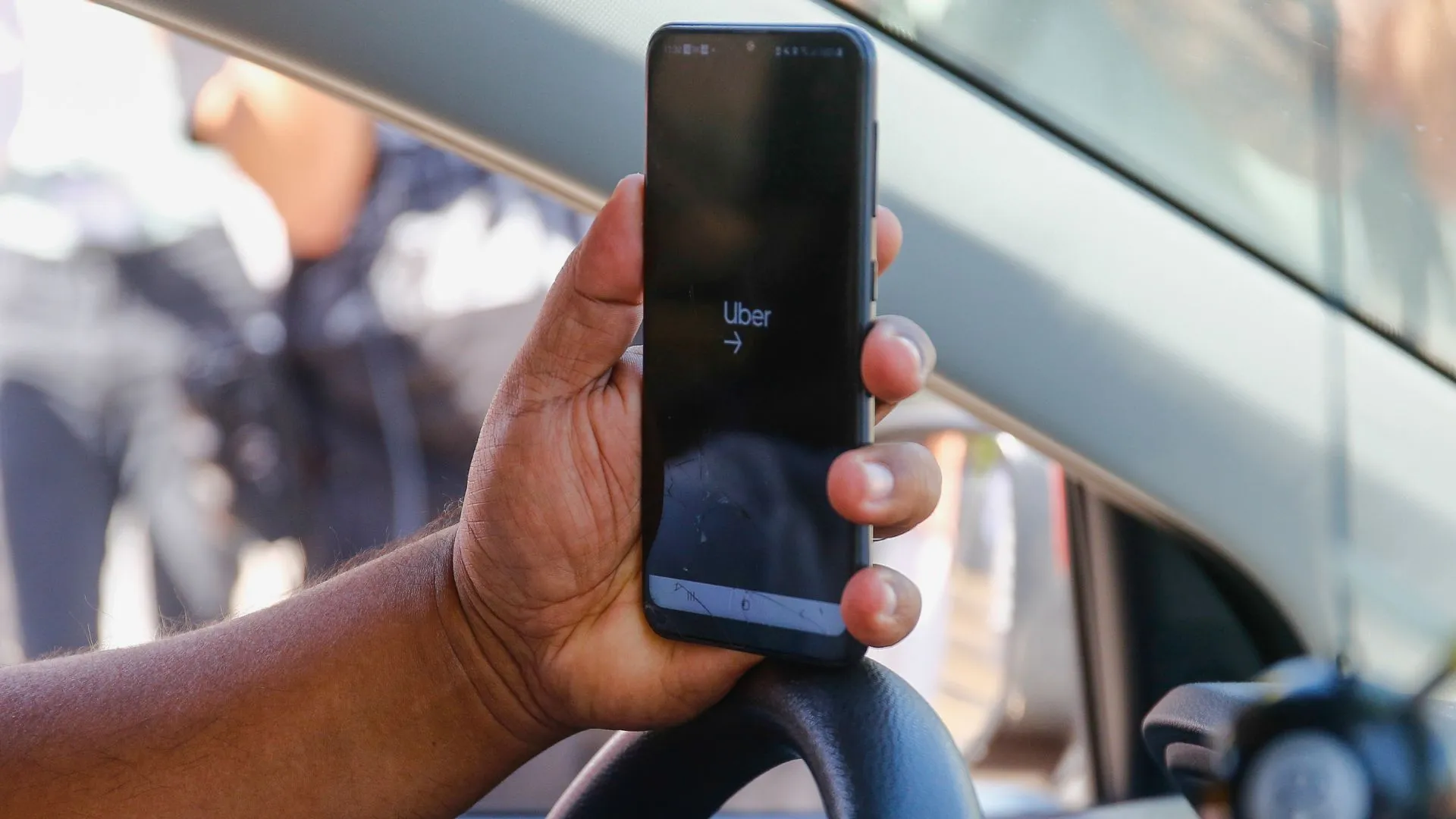Qué licencia debes tener para ser conductor de Uber: Curso puede costar hasta $300 mil