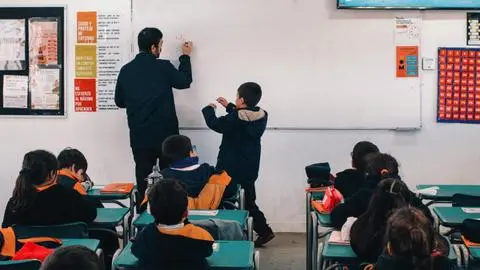 Profesora es Investigada tras golpear a estudiante TEA en Temuco: Alumno la habría agredido primero