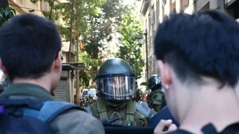 Escolar en riesgo vital tras riña entre estudiantes en Santiago: Recibió varias puñaladas en el abdomen