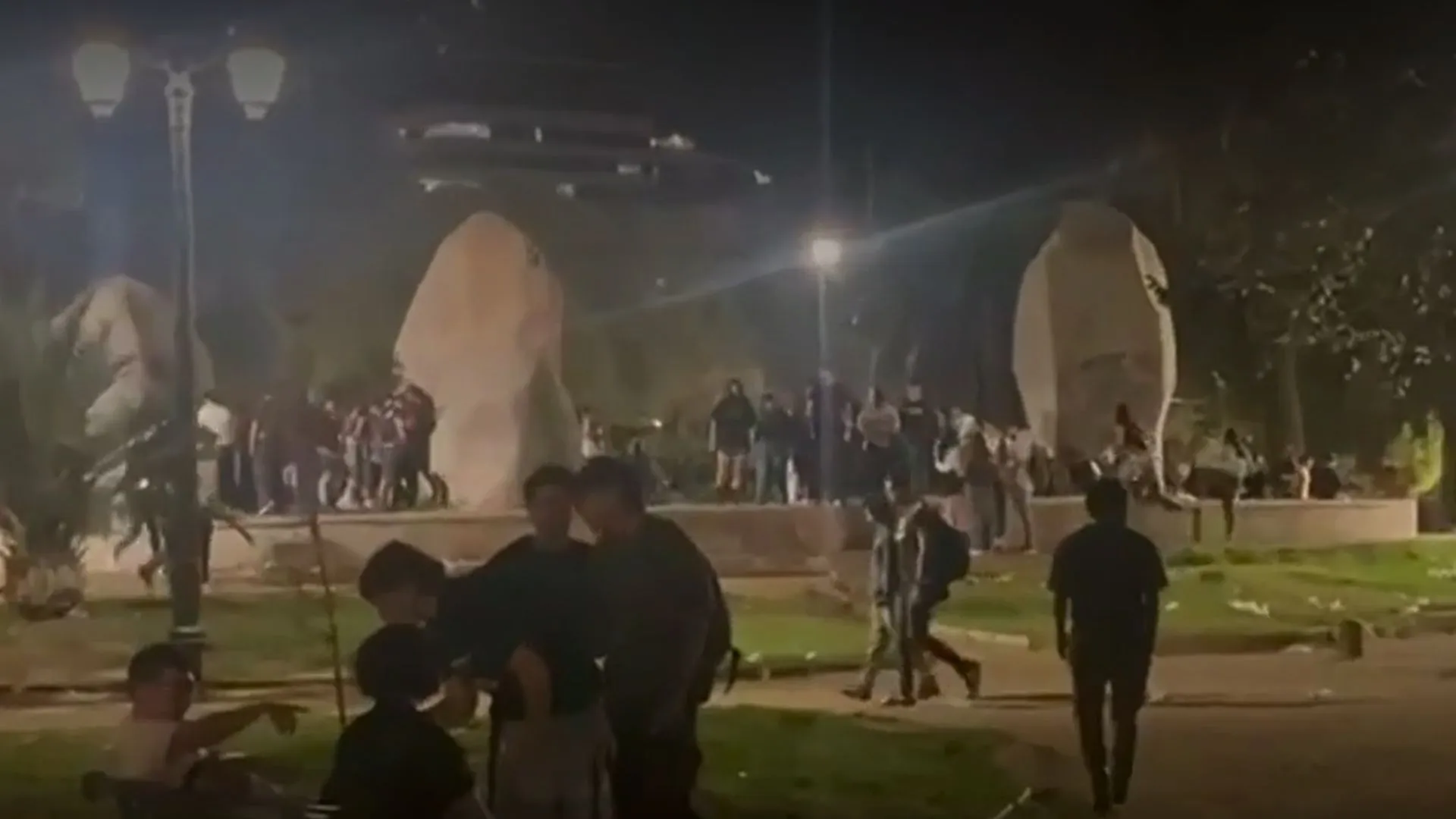 Fiesta clandestina en Parque Almagro termina con agresiones a funcionarios municipales